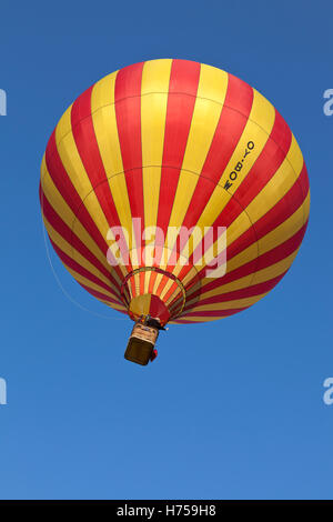 1 de 12 ballons à air chaud ascendant dans un vol commémoratif à l'occasion du 200e anniversaire du premier voyage en montgolfière danois Banque D'Images