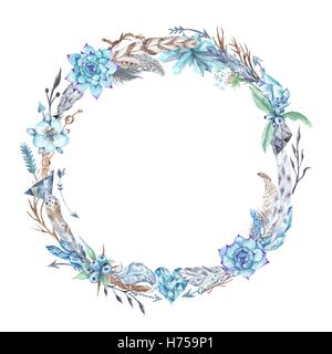 Couronne de style tribal Circle avec des plumes, des cristaux et des fleurs pour mariage, conception de l'événement isolé sur fond blanc Banque D'Images