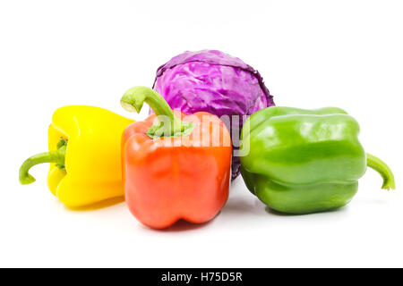 Légumes frais isolé sur fond blanc. Banque D'Images