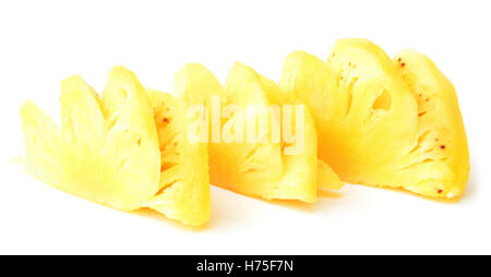 Tranches d'ananas mûrs isolé sur fond blanc Banque D'Images