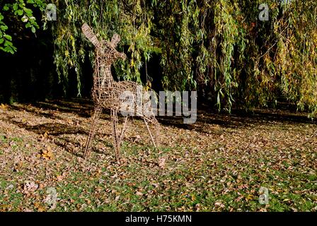 La vannerie en statue de deer Banque D'Images