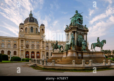 Maria-Theresien-Platz et Musée d'Histoire Naturelle, Vienne, Autriche Banque D'Images