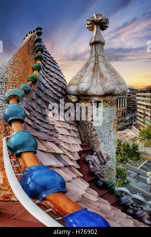 La colonne vertébrale du Dragon toit de la Casa Batllo, Barcelona, Espagne Banque D'Images