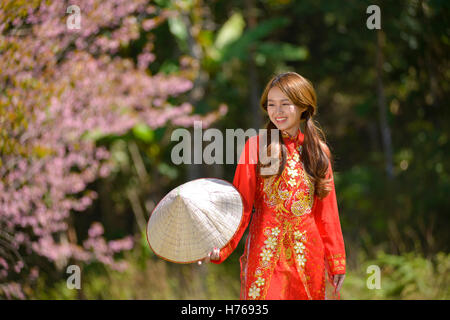 Portrait d'une femme portant un cheongsam Banque D'Images