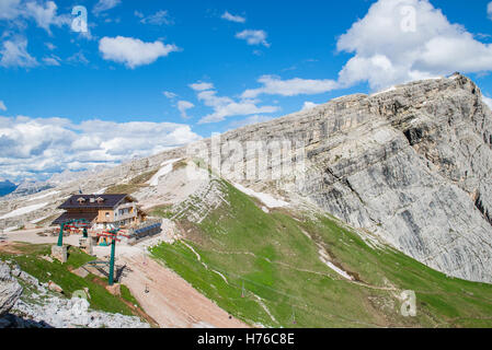 Rifugio Averau dans les Dolomites, en Italie. Banque D'Images