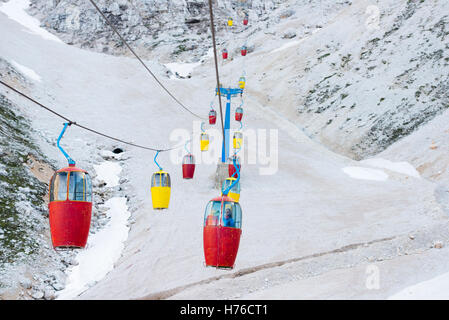 Télécabine pour Forcella Staunies sur Monte Cristallo à les Dolomites, Italie. Banque D'Images
