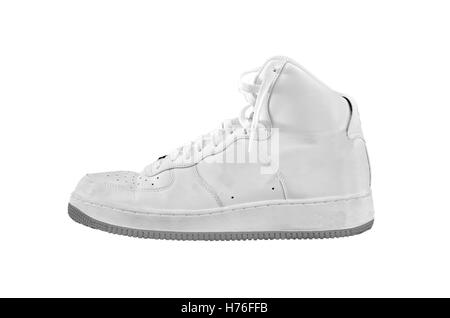 Un haut blanc et gris classique chaussure de basket en cuir sneaker - isolated on white Banque D'Images