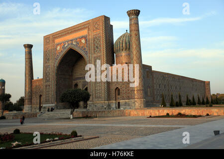 Sher Dor medressa de Reghistan, Samarkand, Ouzbékistan. Banque D'Images