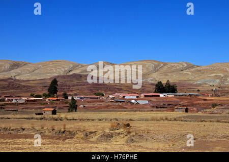 Maisons de village, cratère de volcan Maragua, Bolivie Banque D'Images