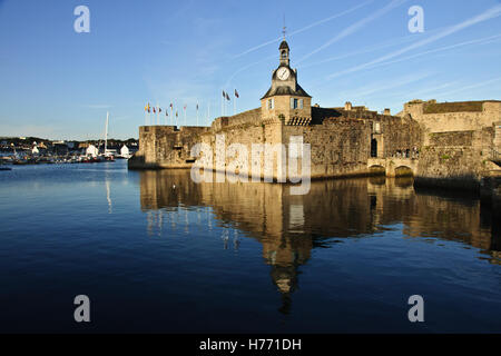 Les vieux murs de ville close, le noyau ancien de Concarneau, Bretagne, France Banque D'Images