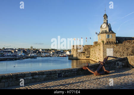 Les vieux murs de ville close, le noyau ancien de Concarneau, Bretagne, France Banque D'Images