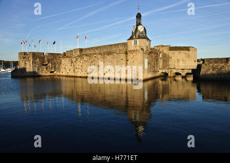 Les vieux murs de ville close, le noyau ancien de Concarneau, Bretagne, France Banque D'Images