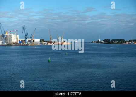 Vue du ferry au port de Warnemünde, Schleswig-Holstein, Allemagne Banque D'Images