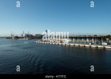 Vue du ferry au port de Warnemünde, Schleswig-Holstein, Allemagne Banque D'Images