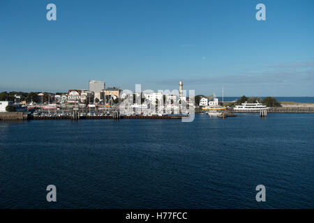 Vue du ferry au port de Warnemünde, Schleswig-Holstein, Allemagne Banque D'Images