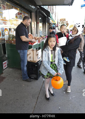 Les enfants l'halloween sur Halloween dans la section d'aéromodélisme Brooklyn, New York, 2016. Banque D'Images