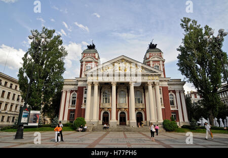 Théâtre National Ivan Vazov, Sofia, Bulgarie. Vue de la façade du théâtre Banque D'Images