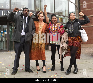 (De gauche à droite) les militants de Black Lives comptent Malachi Thomas, Lisa Robinson, Yvonne Francis-Parmar et Eshe Graham devant la cour des magistrats de Nottingham, après qu'ils aient été ordonnés de payer 155 GBP de frais de justice après une manifestation de trois heures qui a paralysé un centre-ville. Banque D'Images