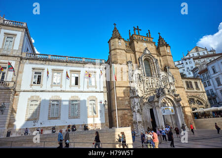 Igeja de Santa Cruz de Coimbra l'Hôtel de Ville adjacent de l'église Banque D'Images