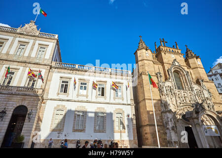 Igeja de Santa Cruz de Coimbra l'Hôtel de Ville adjacent de l'église Banque D'Images