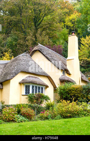 Chaumières dans le village d'Exmoor Selworthy, Somerset, England, UK Banque D'Images