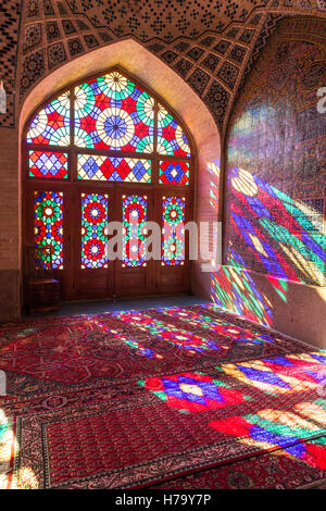 Vitrail à la mosquée nasir ol molk shiraz Banque D'Images