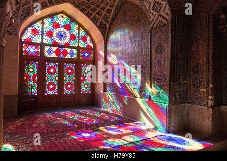 Vitrail à la mosquée nasir ol molk shiraz Banque D'Images