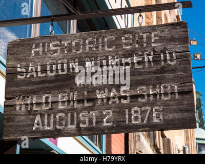 Wild Bill Bar ancien numéro 10 Saloon signe historique, Lower Main Street, Deadwood, Dakota du Sud. Banque D'Images