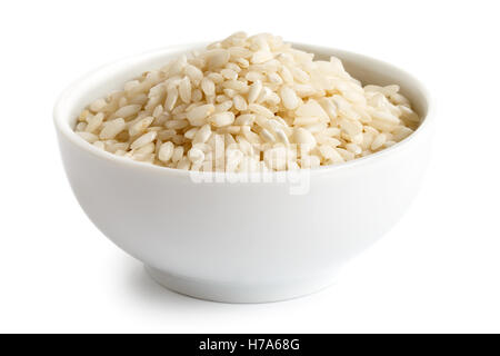 Bol de riz Arborio riz blanc à grain court isolé sur blanc. Banque D'Images