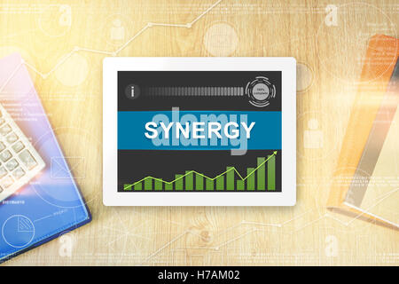 Mot de synergie sur tablette avec lumière douce effet vintage Banque D'Images