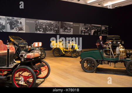 Londres, Royaume-Uni. 29Th sep 2016. Appuyez sur Jour d'avance sur le Londres à Brighton exécuter la vente, l'ancien combattant motor cars et les automobila Bonhams à Londres, Crédit : Keith Larby/Alamy Live News Banque D'Images