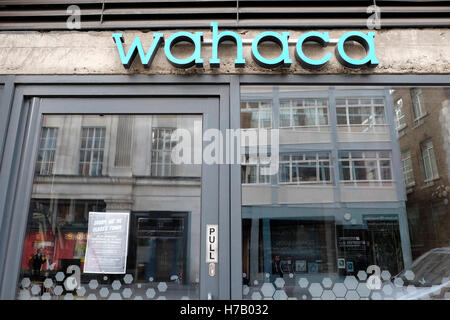 Londres, Royaume-Uni. 29Th sep 2016. La chaîne alimentaire restaurant Wahaca ferme temporairement 9 branches, comme des centaines de clients et employés tombent malades en raison de "l'éclosion" de Norovirus. Credit : Yanice Idir/Alamy Live News Banque D'Images