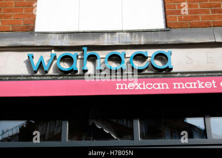 Londres, Royaume-Uni. 29Th sep 2016. La chaîne alimentaire restaurant Wahaca ferme temporairement 9 branches, comme des centaines de clients et employés tombent malades en raison de "l'éclosion" de Norovirus. Credit : Yanice Idir/Alamy Live News Banque D'Images