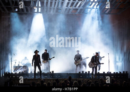 Nashville, Tennessee, USA. 2e Nov, 2016. Floride Géorgie effectuant la ligne à la 50e assemblée annuelle CMA Awards qui a eu lieu à l'Arène Bridgestone dans le centre-ville de Nashville, Tennessee. © Jason Walle/ZUMA/Alamy Fil Live News Banque D'Images