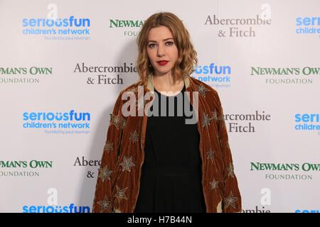 Le Roundhouse à Londres accueille un gala spécial en l'honneur de SeriousFun Children's Network, l'organisme de bienfaisance a commencé par l'acteur et philanthrope Paul Newman. L'événement était organisé par la fin de l'acteur plus jeune fille, Clea Newman. Aujourd'hui, il y a 30 camps et programmes répondant aux besoins des enfants et familles dans le monde. SeriousFun camps sont toujours gratuites et ils aident les enfants touchés par de graves problèmes de santé qui vont au-delà des limites de leur maladie. Banque D'Images