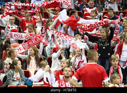 Gdansk, Pologne 3 novembre 2016 2018 Qualification Championnat d'Europe des hommes. Pologne / Serbie match à ERGO arena sports hall à Gdansk. La réaction des fans polonais sont vus au cours de la partie. Credit : Michal Fludra/Alamy Live News Banque D'Images