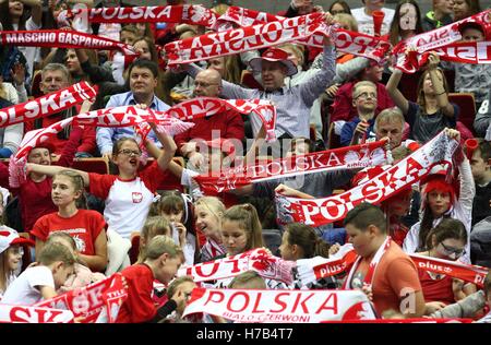 Gdansk, Pologne 3 novembre 2016 2018 Qualification Championnat d'Europe des hommes. Pologne / Serbie match à ERGO arena sports hall à Gdansk. La réaction des fans polonais sont vus au cours de la partie. Credit : Michal Fludra/Alamy Live News Banque D'Images