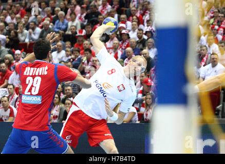 Gdansk, Pologne 3 novembre 2016 2018 Qualification Championnat d'Europe des hommes. Pologne / Serbie match à ERGO arena sports hall à Gdansk. Karol Bielecki (8) en action pendant le jeu est vu. Credit : Michal Fludra/Alamy Live News Banque D'Images