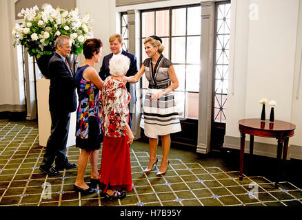 Brisbane, Australie. 4 novembre, 2016. Le roi Willem-Alexander et Maxima La reine des Pays-Bas participer à la réunion de la communauté néerlandaise à l'Hôtel de ville de Brisbane, Australie, le 4 novembre 2016. Roi des Pays-Bas et de la Reine sont en Australie pour un jour 5 visite d'état. Photo : Patrick van Katwijk - PAS DE SERVICE DE FIL - Crédit photo : dpa alliance/Alamy Live News Banque D'Images