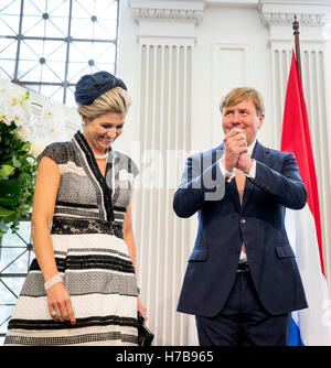 Brisbane, Australie. 4 novembre, 2016. Le roi Willem-Alexander et Maxima La reine des Pays-Bas participer à la réunion de la communauté néerlandaise à l'Hôtel de ville de Brisbane, Australie, le 4 novembre 2016. Roi des Pays-Bas et de la Reine sont en Australie pour un jour 5 visite d'état. Photo : Patrick van Katwijk - PAS DE SERVICE DE FIL - Crédit photo : dpa alliance/Alamy Live News Banque D'Images