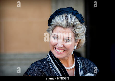 Brisbane, Australie. 4 novembre, 2016. Le roi Willem-Alexander et Maxima La reine des Pays-Bas participer à la réunion de la communauté néerlandaise à l'Hôtel de ville de Brisbane, Australie, le 4 novembre 2016. Roi des Pays-Bas et de la Reine sont en Australie pour un jour 5 visite d'état. Photo : Patrick van Katwijk - PAS DE SERVICE DE FIL - Crédit photo : dpa alliance/Alamy Live News Banque D'Images