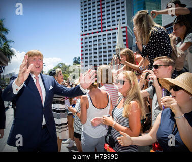 Brisbane, Australie. 4 novembre, 2016. Le roi Willem-Alexander et Maxima La reine des Pays-Bas participer à la réunion de la communauté néerlandaise à l'Hôtel de ville de Brisbane, Australie, le 4 novembre 2016. Roi des Pays-Bas et de la Reine sont en Australie pour un jour 5 visite d'état. Photo : Patrick van Katwijk - PAS DE SERVICE DE FIL - Crédit photo : dpa alliance/Alamy Live News Banque D'Images