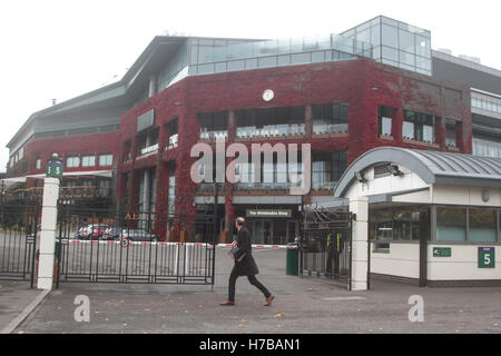 Wimbledon Londres, Royaume-Uni. 4e novembre 2016. Couleurs d'automne en réducteur japonais couvrant Wimbledon Centre Court Crédit : amer ghazzal/Alamy Live News Banque D'Images