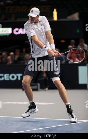 Paris, France. 4ème Nov, 2016. BNP PARIBAS MASTERS (1/4 final) FEDERATION FRANCAISE DE TENNIS - John Isner (USA) en action contre Jack Sock (USA) - Crédit : Yan Lerval/Alamy Live News Banque D'Images