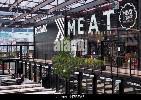 Mais Boxpark nouvellement ouvert non fini pop-up mall street vente de nourriture et boissons en Croydon Greater London United Kingdom Banque D'Images