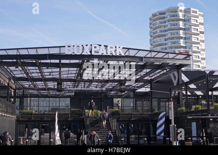 Mais Boxpark nouvellement ouvert non fini pop-up mall street vente de nourriture et boissons en Croydon Greater London United Kingdom Banque D'Images