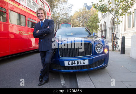 Gérant de Pimlico plombiers,Charlie Mullins,par sa Bentley après que les juges ont donné leur verdict sur l'affaire Brexit Banque D'Images