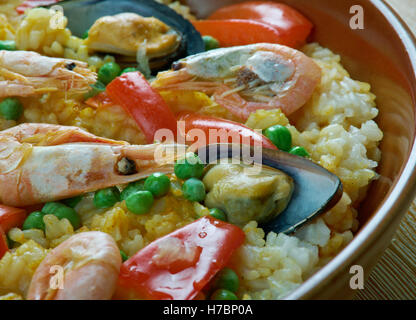 La Paella de fruits de mer traditionnel catalan lave du nord-est de l'Espagne Banque D'Images