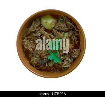 Clemole plat traditionnel de la cuisine mexicaine.soup où la viande, légumes et forte saveur Banque D'Images