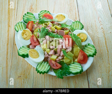 Salade de pommes de terre néerlandais - Huzarensalade Banque D'Images